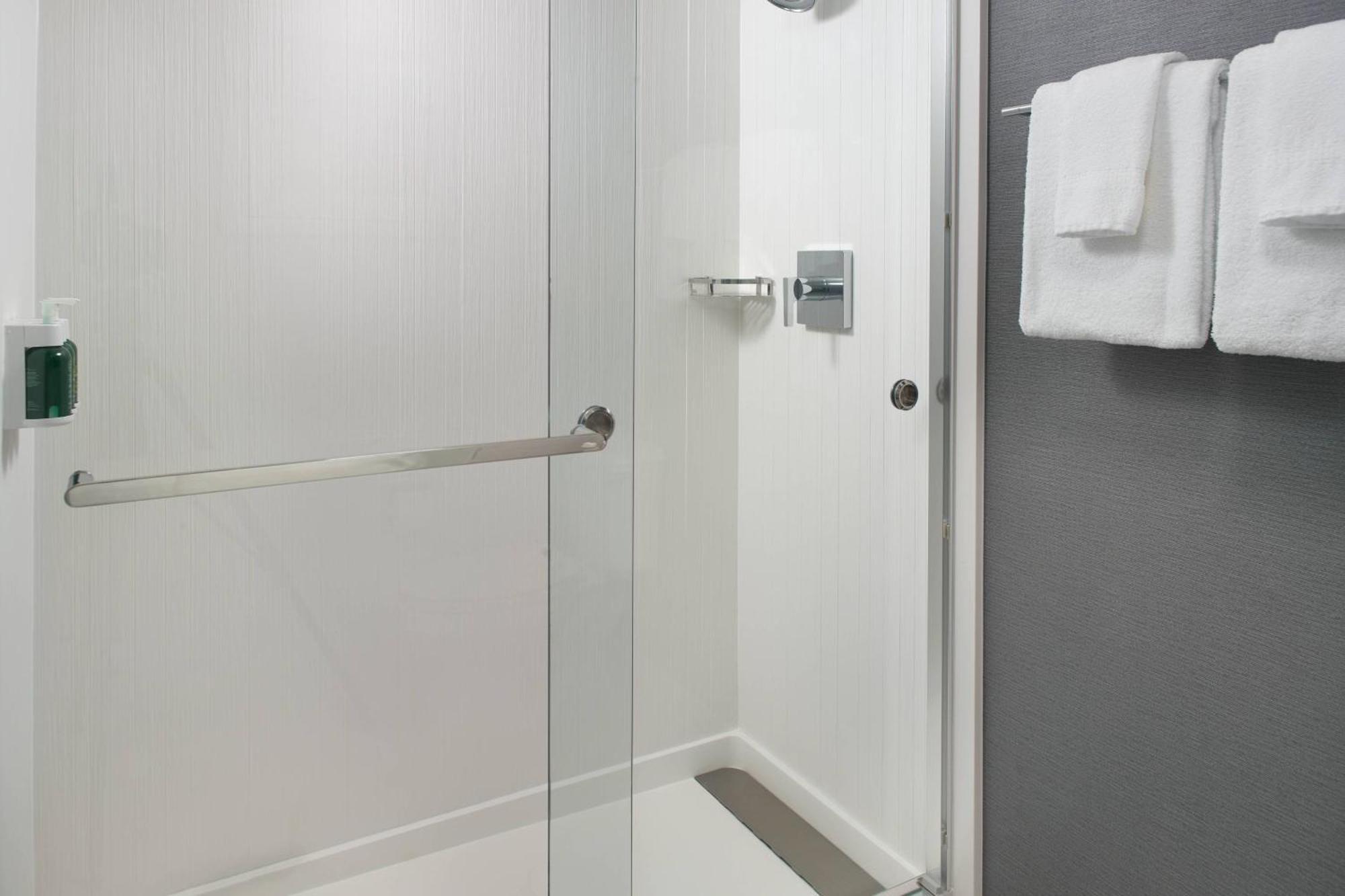 Hotel Courtyard By Marriott Raleigh Midtown Zewnętrze zdjęcie