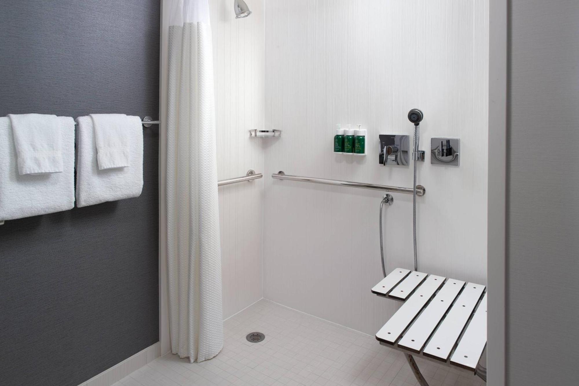 Hotel Courtyard By Marriott Raleigh Midtown Zewnętrze zdjęcie