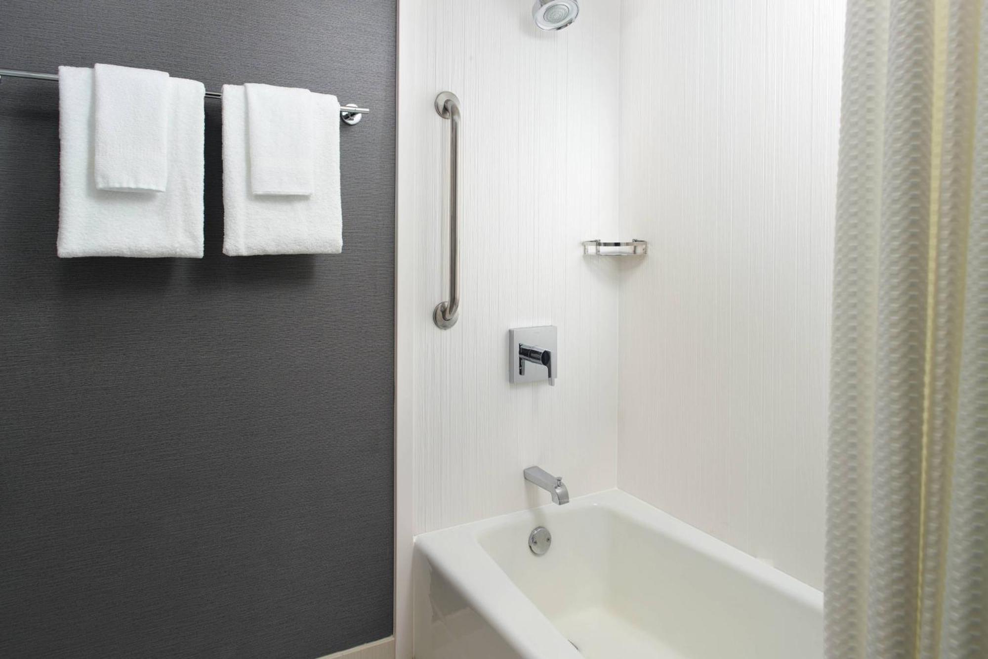 Hotel Courtyard By Marriott Raleigh Midtown Zewnętrze zdjęcie